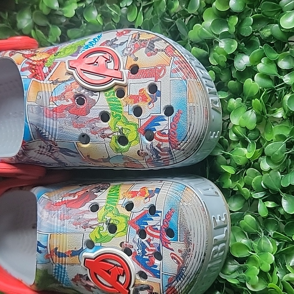 Marvel Avengers Kids Crocs - Red and Gray - Picture 4 of 5